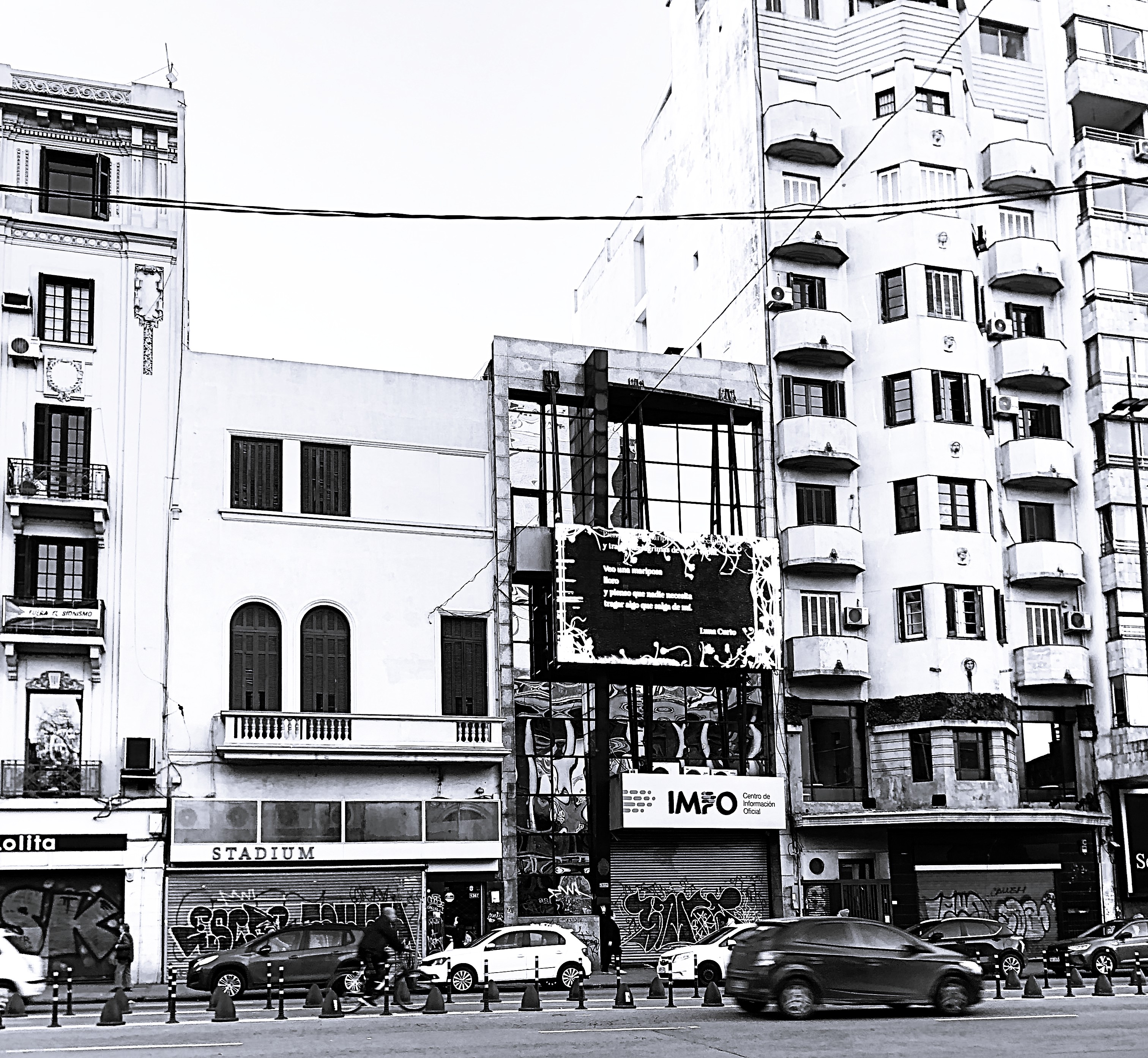 Instalación poética A las cinco de la tarde - Luna Curto